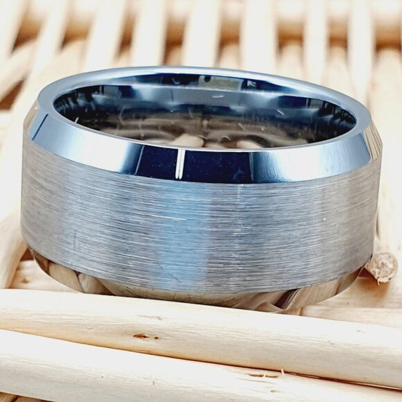 Hammered Center Silver Tungsten Men's Band, GALTUN202 - Picture 3 of 5